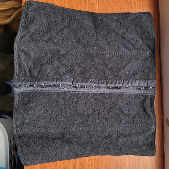 girdle - Picture 1 of 1